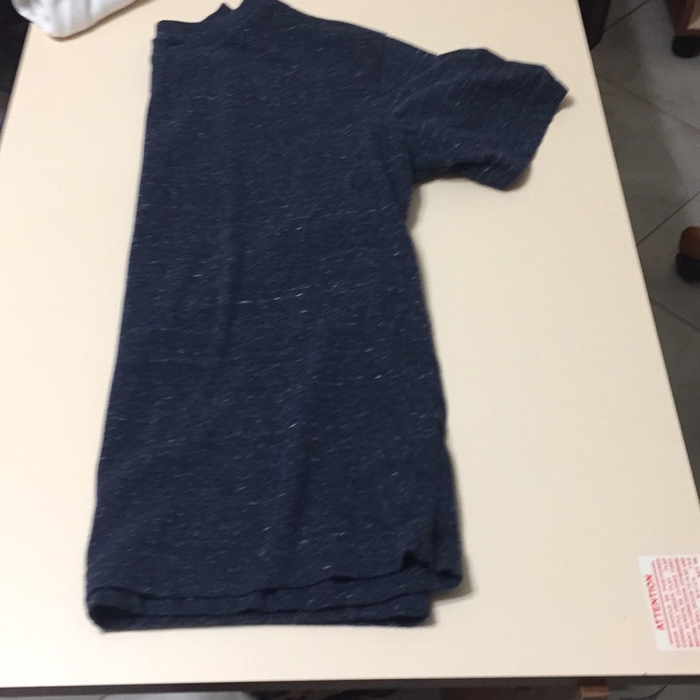 *BLACK T-SHIRT* - Picture 2 of 4